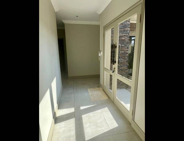 4 BEDROOM HOUSE FOR SALE IN LOMBARDY ESTATE